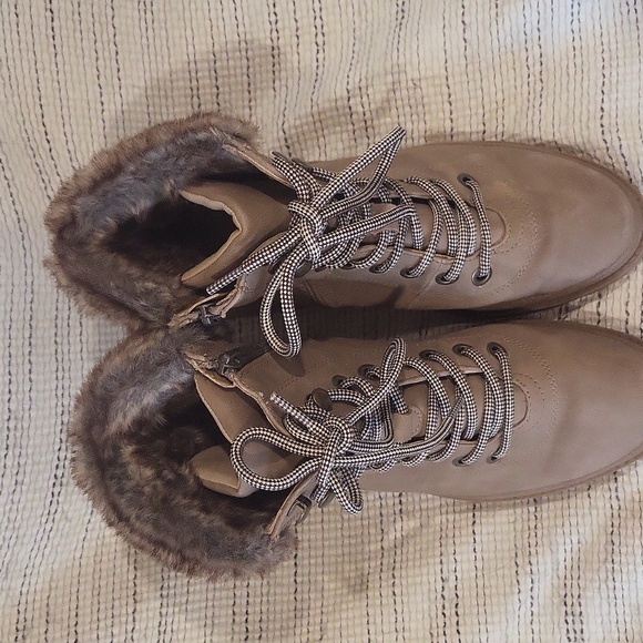 Boots - Picture 3 of 4